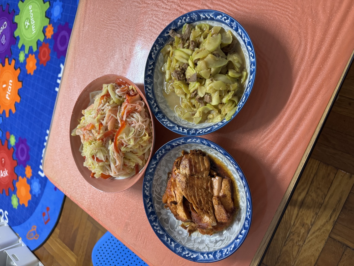 三道营养家常菜：炒粉丝白菜、红烧肉与圆白菜炒肉